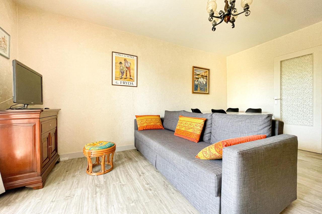 Superb With Balcony In Appartement